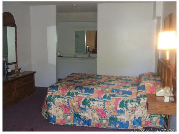 Scottish Inns Motel - 오사지비치 객실 사진